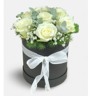 Siyah Kutuda Beyaz Güller